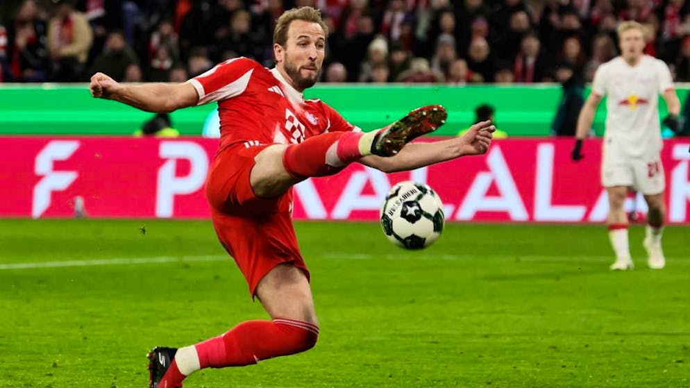 Bundesliga. Bayern beat Bremen and are six points ahead again