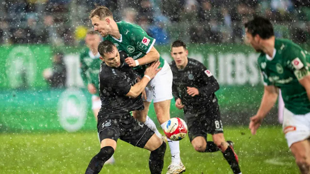 Viel Kampf und wneig Spiel im Schneefall von St. Gallen