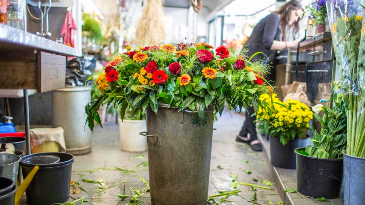 Mysteriöses. Rosen, Reizwäsche und Rekordumsätze zum Valentinstag