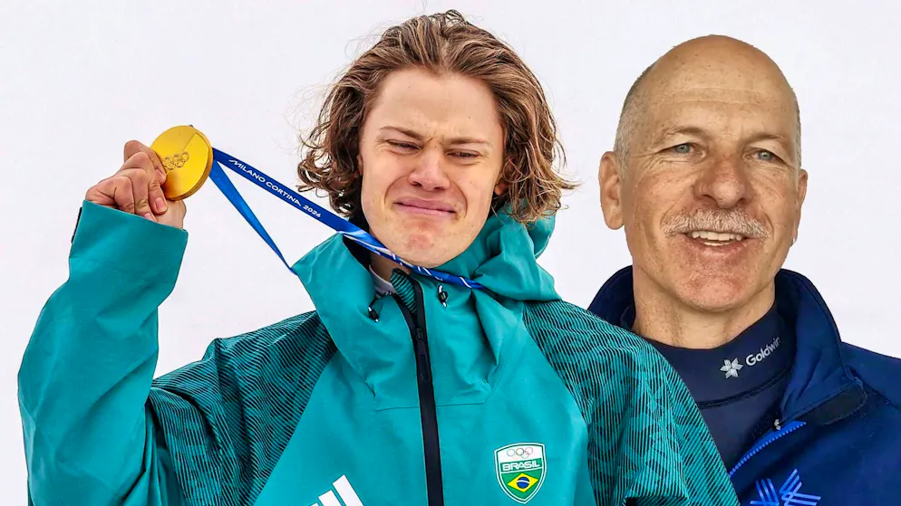 LA medaglia d'oro Lucas Pinheiro Braathen e, dietro l'ex campione elvetico Michael von Grünigen