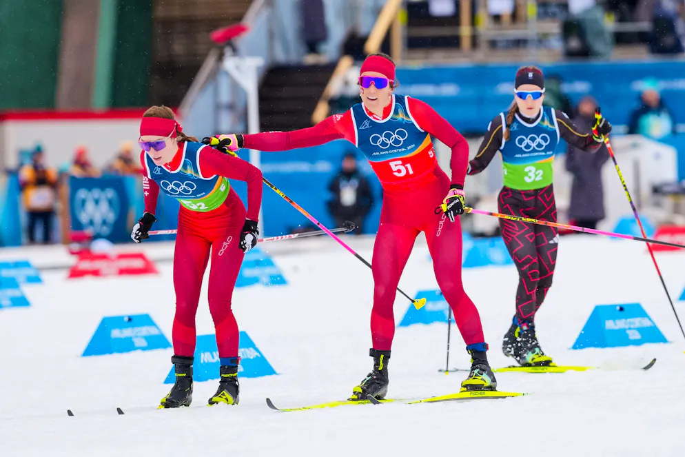 Olimpiadi 2026. Anja Weber lancia la compagna Nadja Kälin nella staffetta 4 x 7.5km.