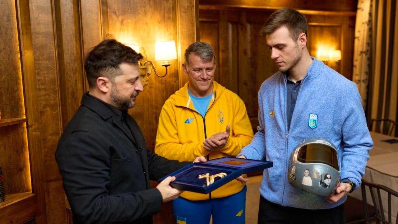 Olympische Spiele. Selenskyj überreicht Orden an ukrainischen Skeleton-Piloten