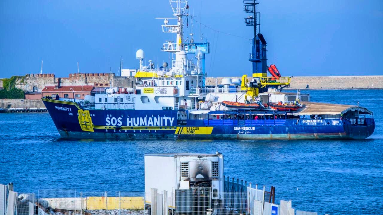 Politik. Italien setzt deutsches Schiff nach Rettungsaktion fest