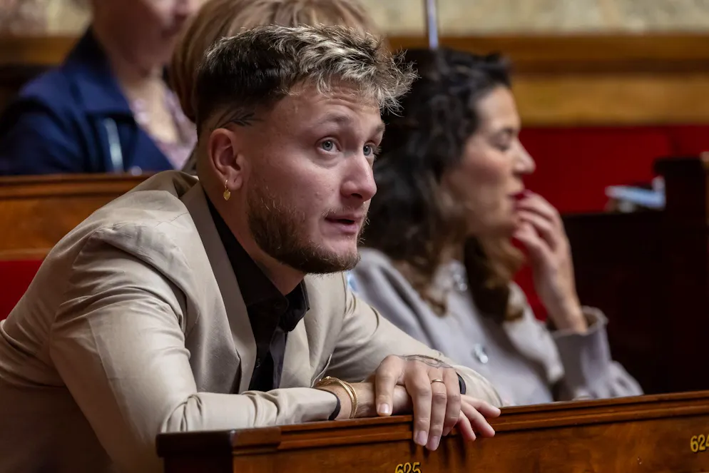 Dans son communiqué, Némésis affirme avoir reconnu parmi les agresseurs de Quentin un collaborateur parlementaire du député LFI Raphaël Arnault (sur la photo), qui serait un «membre actif de la Jeune Garde» (archives).