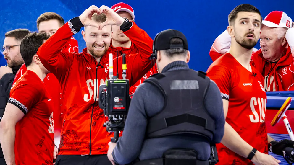 Das Schweizer Curling-Team um Yannick Schwaller steht nach vier Spielen mit einer makellosen Bilanz da.