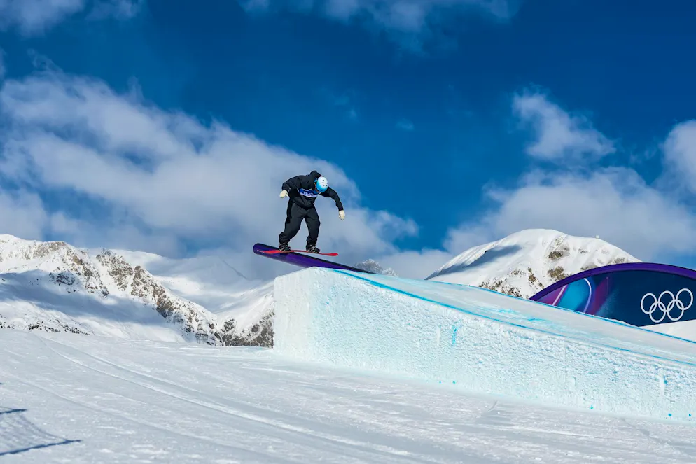 Olimpiadi 2026. Jonas Hasler domenica 15 febbraio durante le qualificazioni maschili di snowboard slopestyle.