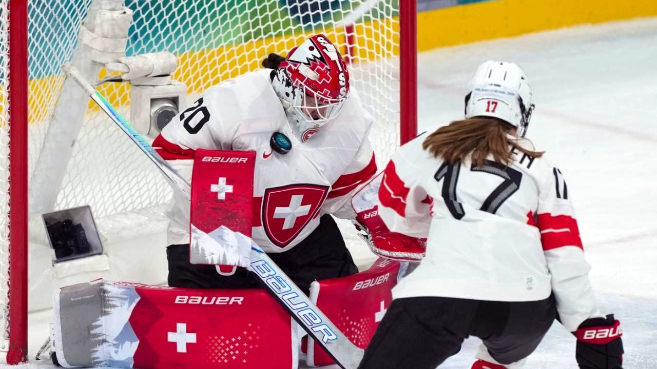 Eishockey. Andrea Brändli ist beim Halbfinaleinzug die gefeierte Heldin