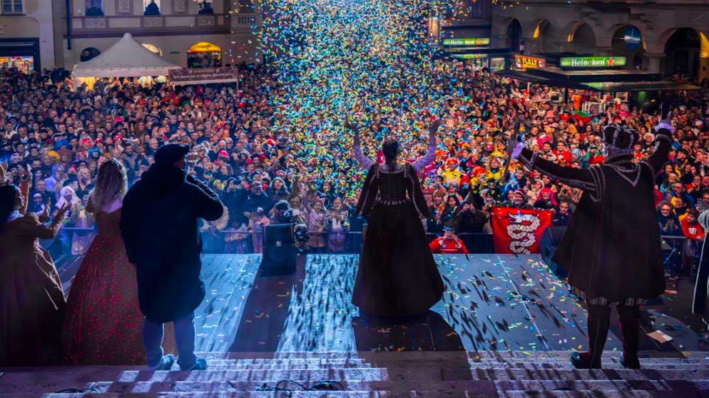 Froid, pluie et neige. Un premier week-end de carnaval globalement calme en Suisse