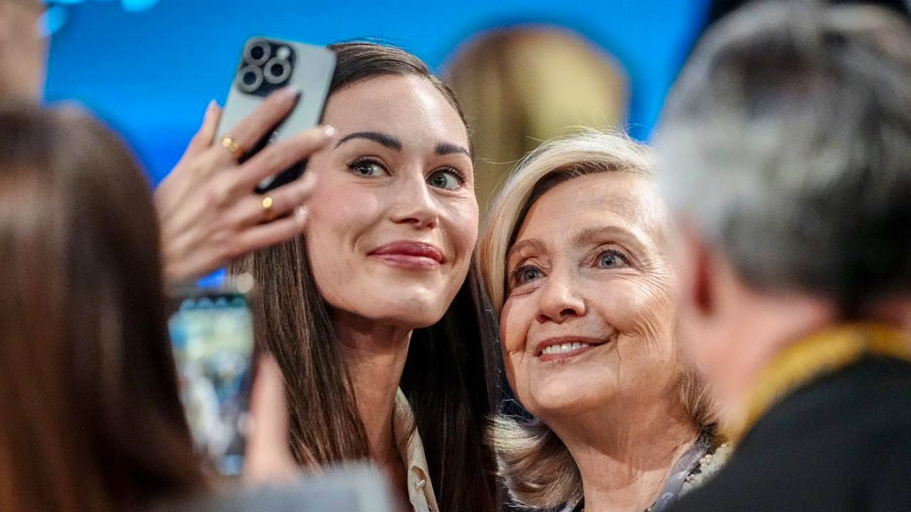 Germany. Hillary Clinton: Trump's stance on Ukraine is disgraceful