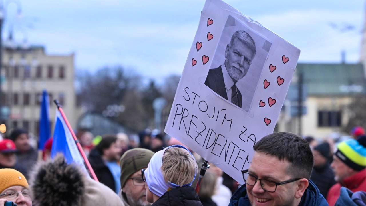 Tschechien. Tausende Tschechen demonstrieren für Präsident Pavel