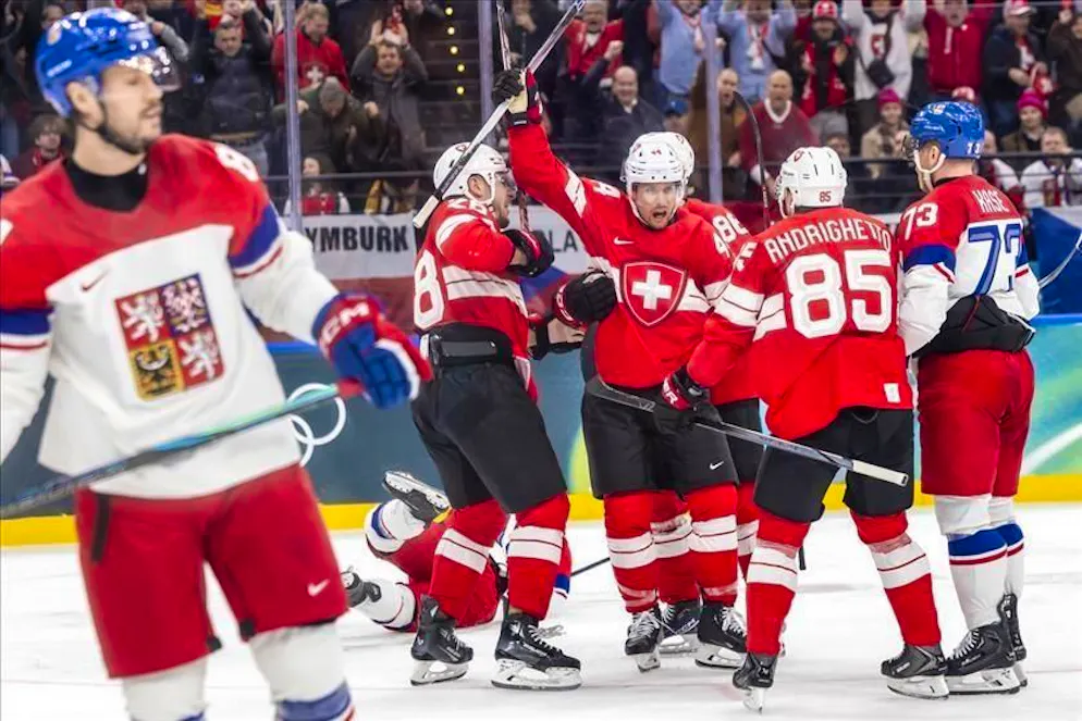 Seconda settimana delle Olimpiadi di Milano-Cortina. La Svizzera domenica batte la Cechia e si prepara ad affrontare l'Italia martedì nei playoff.
