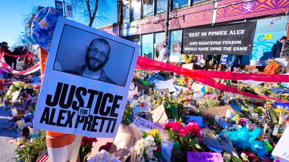 People gather around a memorial for Alex Pretti, who was shot dead by US federal agents. (archive picture)