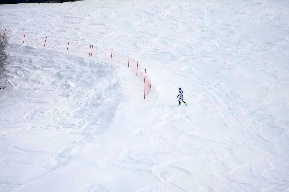 La straziante sconfitta di McGrath nello slalom olimpico. Un'immagine vale più di mille parole: Atle Lie McGrath da solo fuoripista.