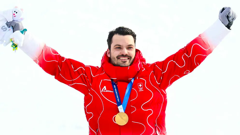 Loïc Meillard beaming with his gold medal.