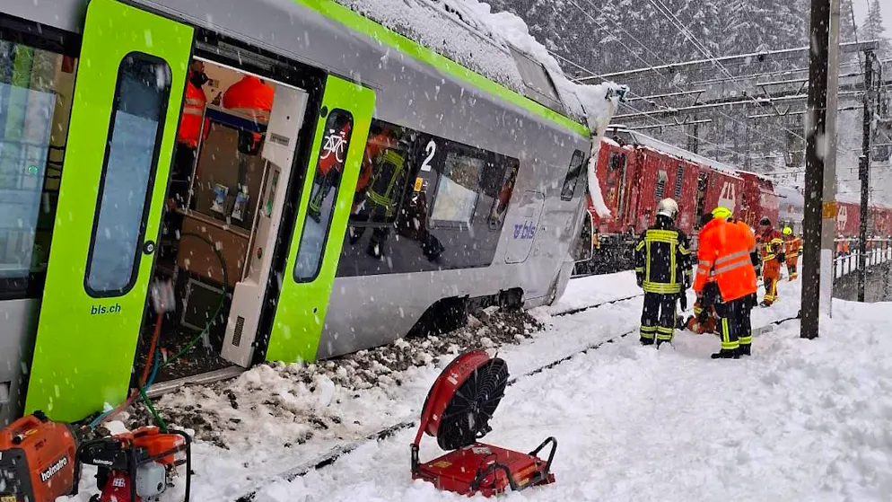 Cinq blessés. Une avalanche fait dérailler un train en Valais