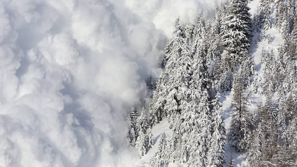 Neige fraîche et tempête. Risque d'avalanches spontanées: situation critique en Suisse