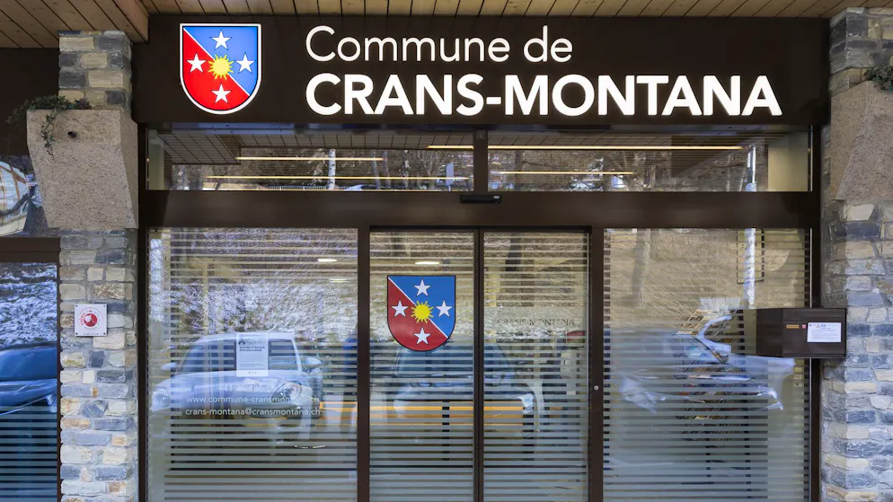 Ein als streng vertraulich eingestuftes Dokument weist laut einem Medienbericht auf gravierende Missstände innerhalb der Gemeindeverwaltung von Crans-Montana hin. 