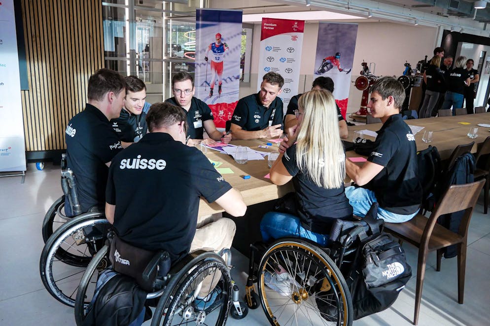 Tom Reulein. Teamspirit: Das Paralympic Team bereitet sich bei einem Kick off-Workshop auf die Winterspiele vor. 