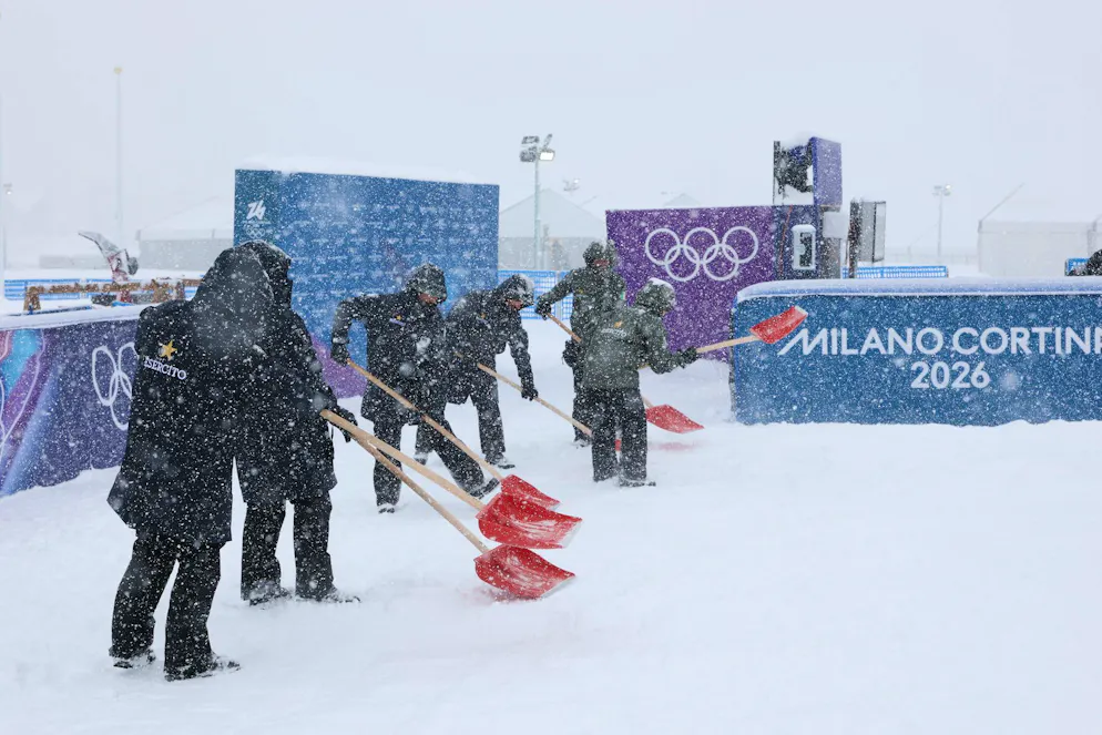 Die besten Bilder der Olympischen Spiele 2026 in Milano Cortina. Bisher noch nicht olympisch: die Schneeschaufel-Teamkombination.