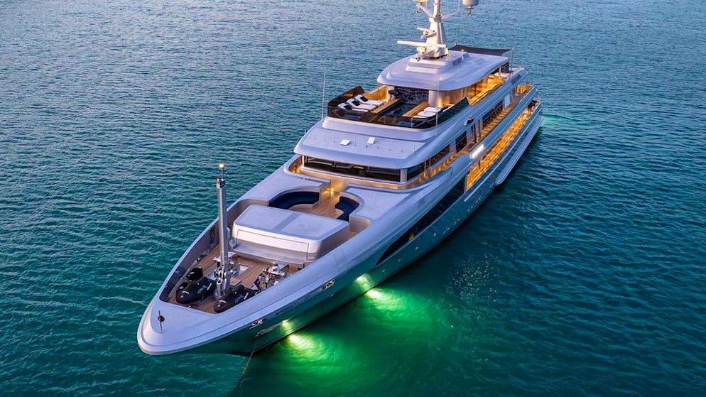 «Regina d'Italia». Stefano Gabbana mette in vendita il suo superyacht, ecco quanto costa