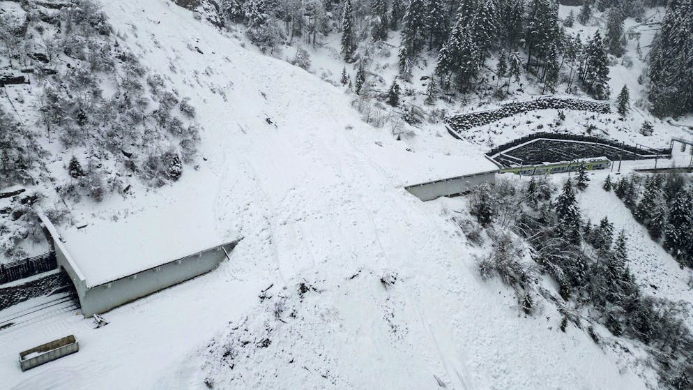 Wetter-Ticker. Schneeforscher warnt: Lawinengefahr steigt weiter +++ Schnee ab 800 bis 1000 Meter