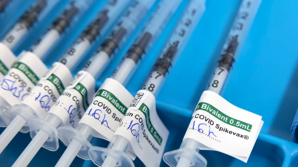 Die Verträge des Bundes mit den Pharmafirmen zu den Covid-Impfstoffen müssen offengelegt werden. (Archivbild)