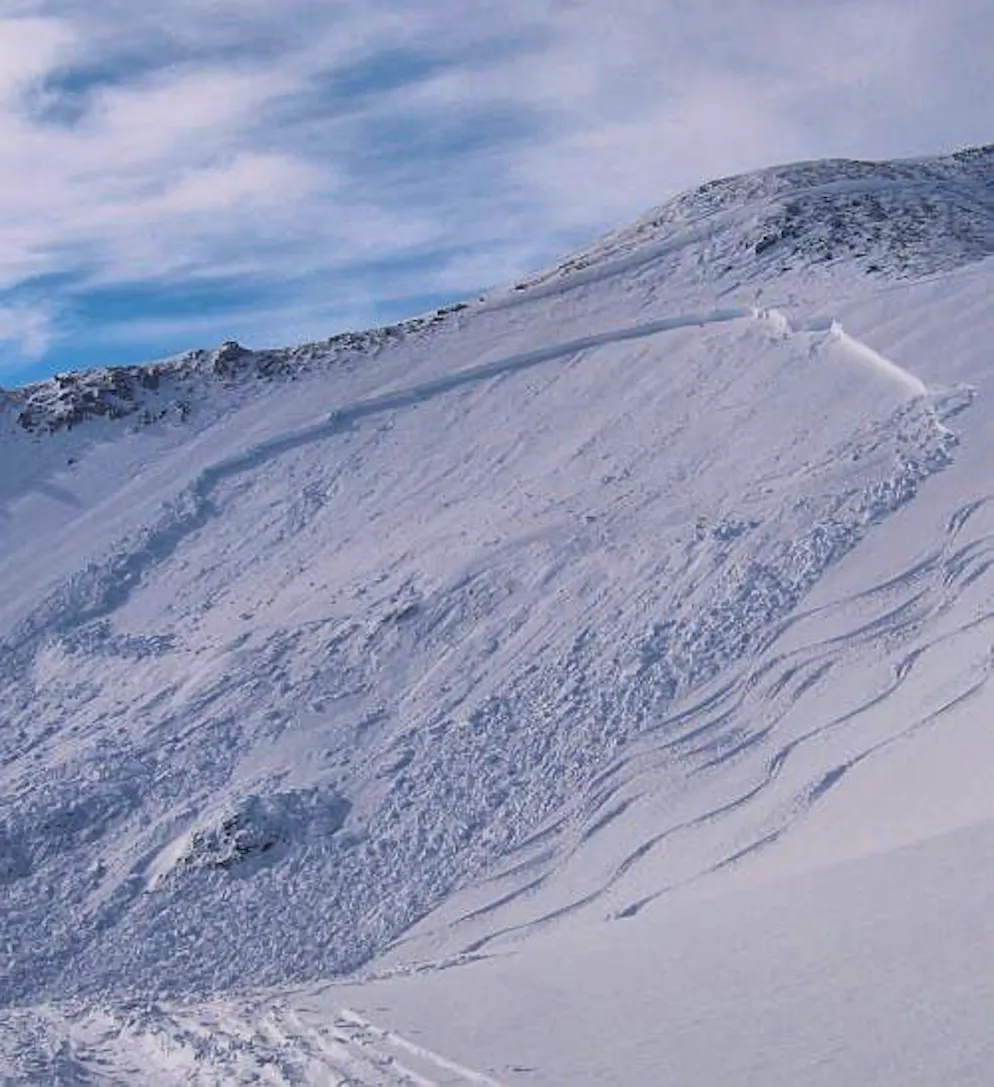 Ecco come si presenta una valanga di neve a lastroni.