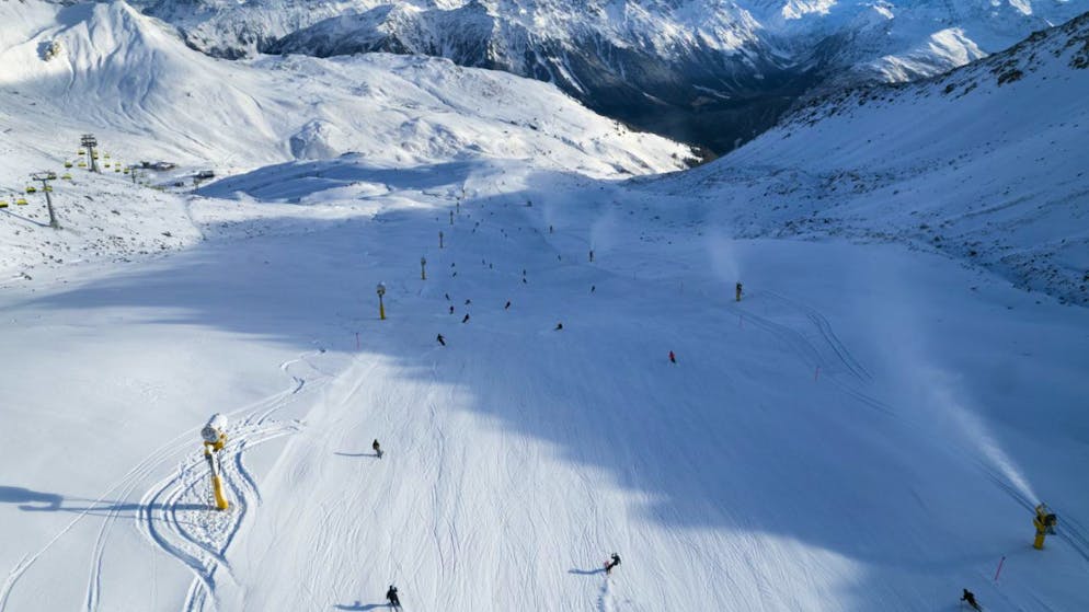 Un chanceux à Davos. Hors piste, il déclenche une avalanche, est enseveli, mais s'en tire