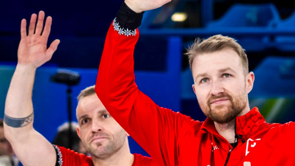 Curling. Schweizer Curler spielen auch Schweden aus