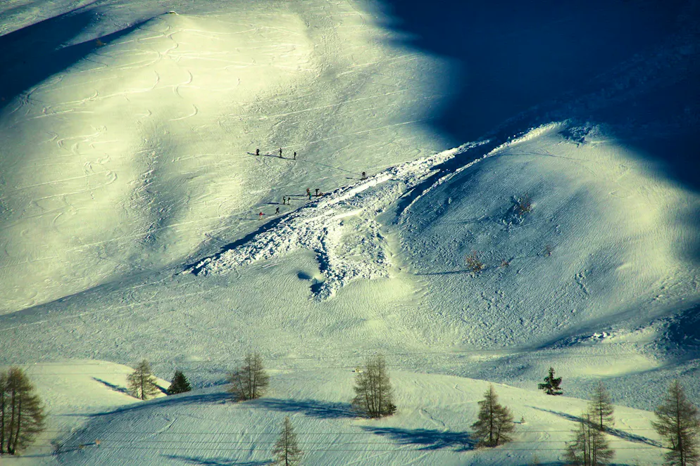 Il cono di una valanga sul Passo del Sempione.