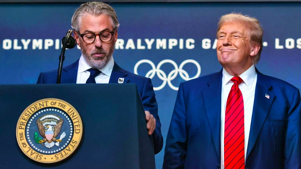 Casey Wasserman (l.), head of the 2028 LA Games, with US President Donald Trump at the White House. (August 5, 2025)