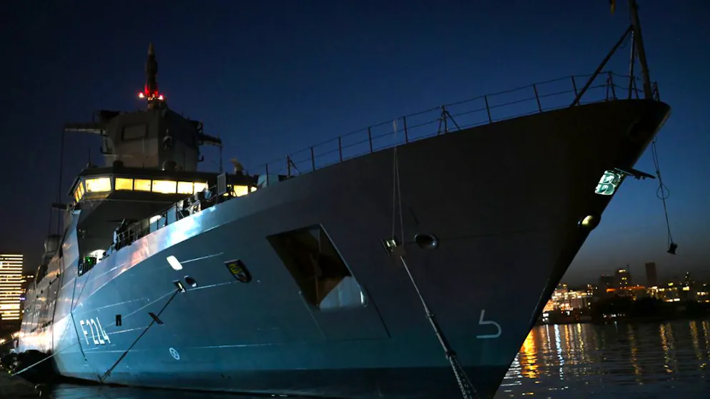 Die Fregatte «Sachen-Anhalt» liegt im Hafen von Beirut. Bundespräsident Steinmeier und seine Frau reisen zu offiziellen Besuchen in den Libanon und nach Jordanien. Foto: Markus Lenhardt/dpa