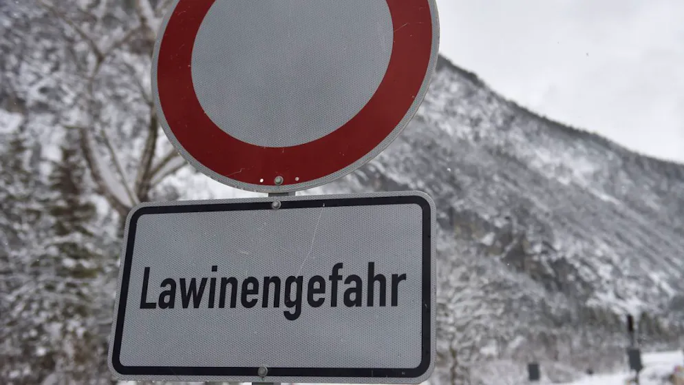 Nach wie vor sind viele Strassen wegen der Lawinengefahr gesperrt.