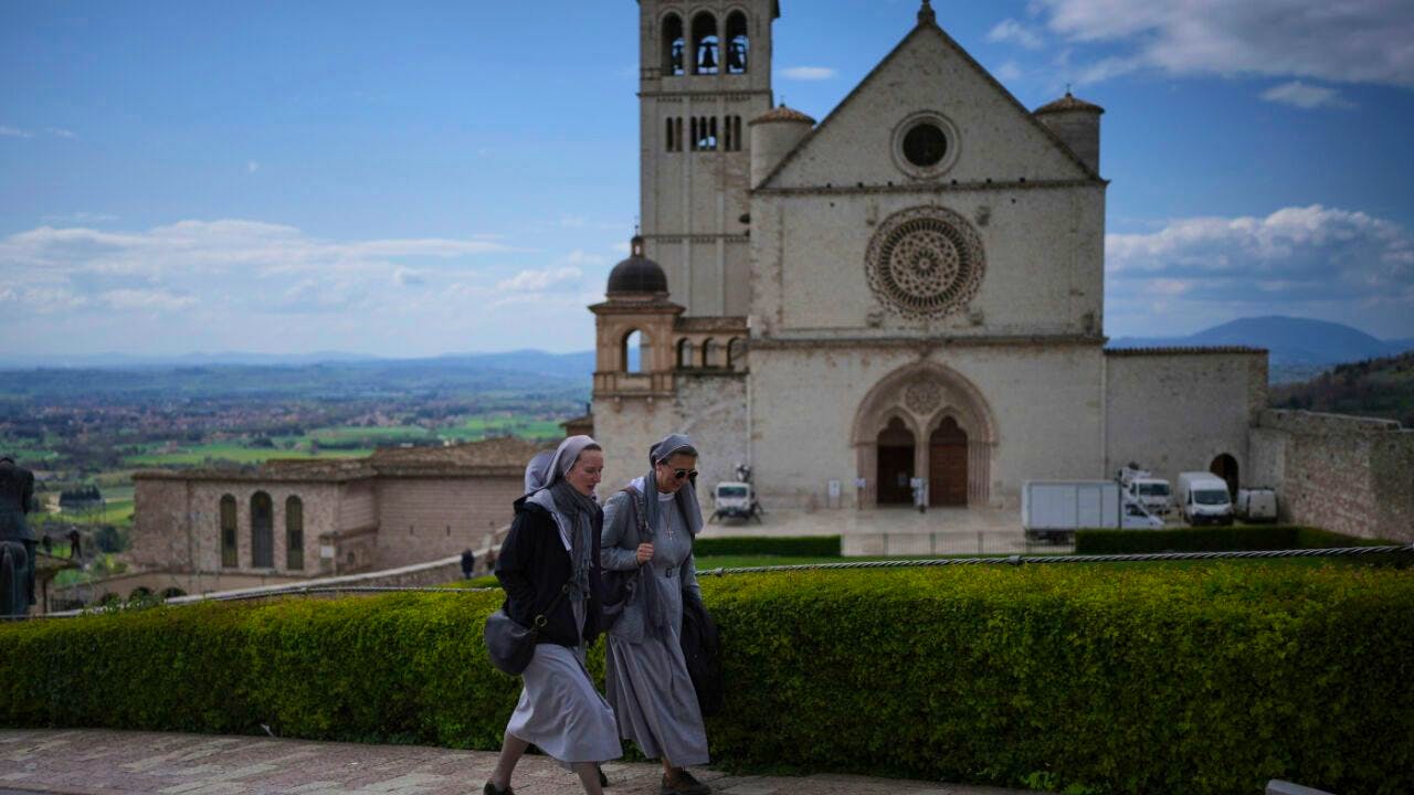 Italien. Assisi zeigt erstmals Gebeine des Heiligen Franziskus