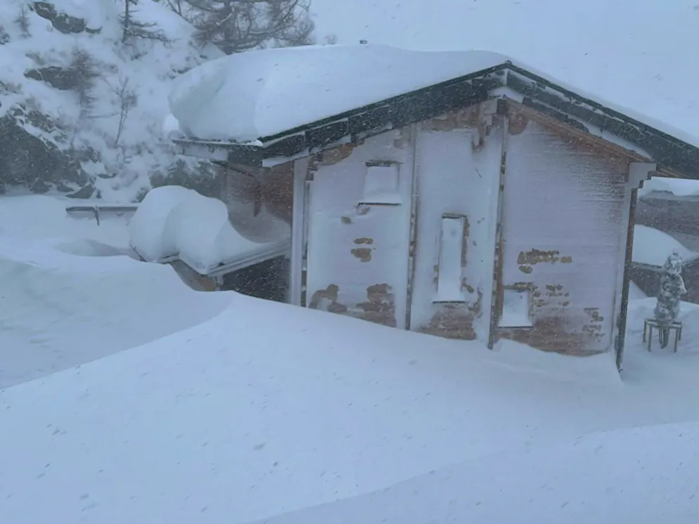 Schnee-Bilder Februar 2026. Auch im Skigebiet Jeizinen VS schneit es stark. 