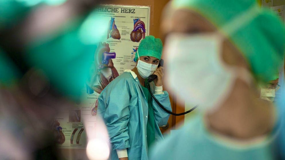 Da due mesi in cure intense. Gli trapiantano un cuore rovinato, ora il bimbo lotta per la vita. Errori nel trasporto dell'organo?