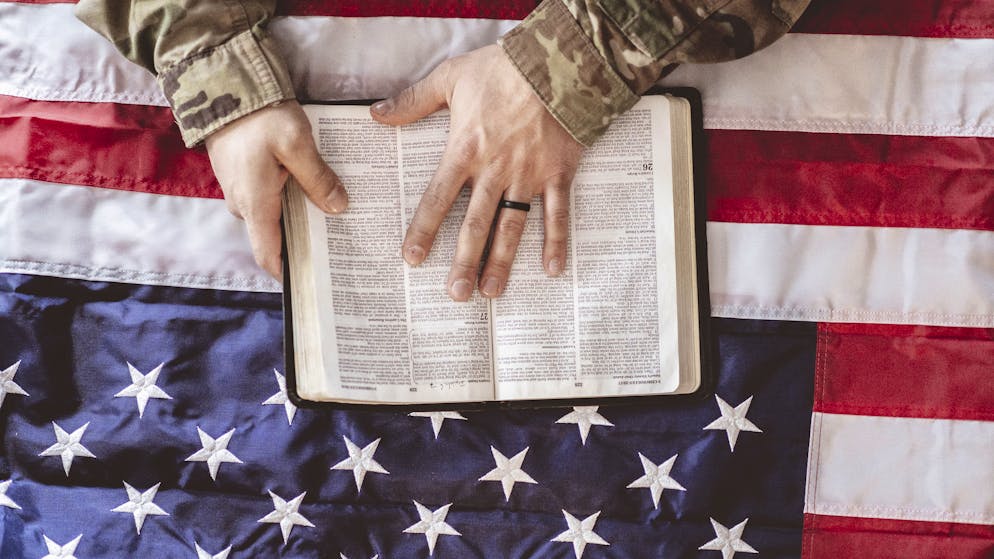 Altar gegen Oval Office. Demokraten greifen zur Bibel – jetzt jagen sie Trumps Stammwähler