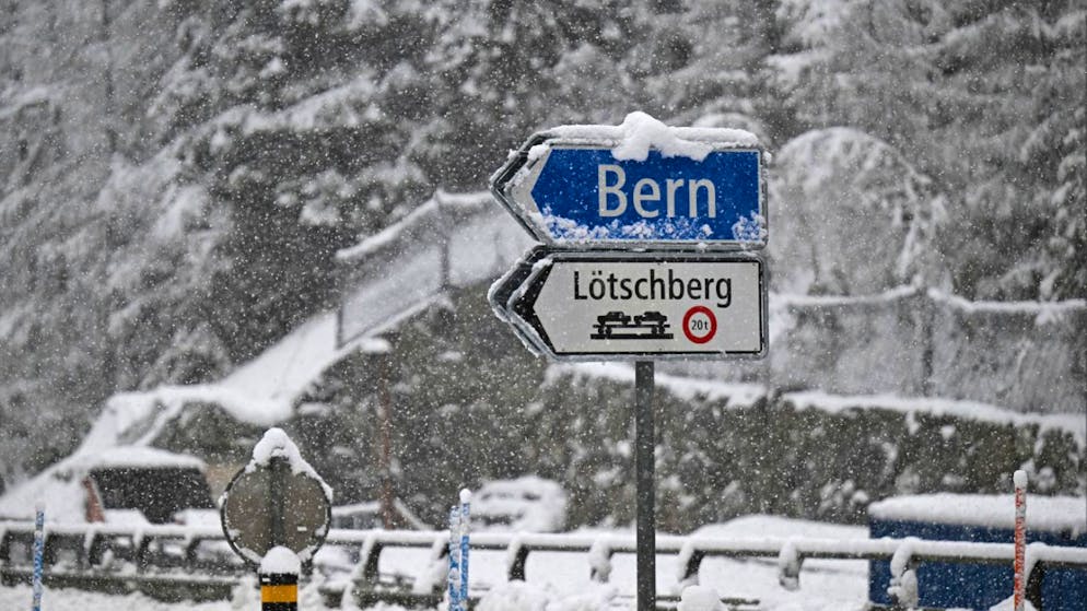 Traffico. Situazione complicata in Vallese: riprende il servizio navetta del Lötschberg, ma a Saas-Fee iniziano a mancare generi alimentari