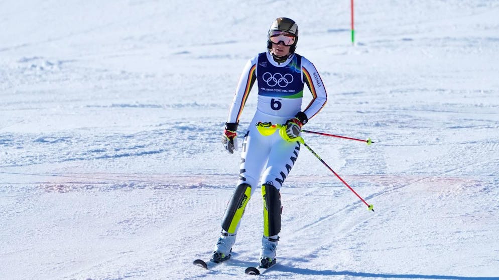 Nächstes Olympia-Drama. Lena Dürr ist im Slalom auf Medaillen-Kurs – und fädelt dann beim allerersten Tor ein