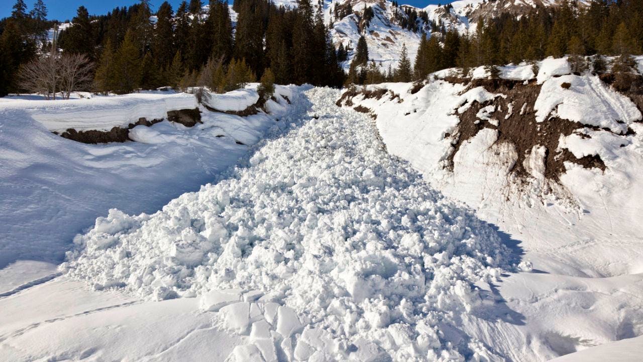 Lawinen. Risse im Schnee breiten sich schneller aus als bisher angenommen