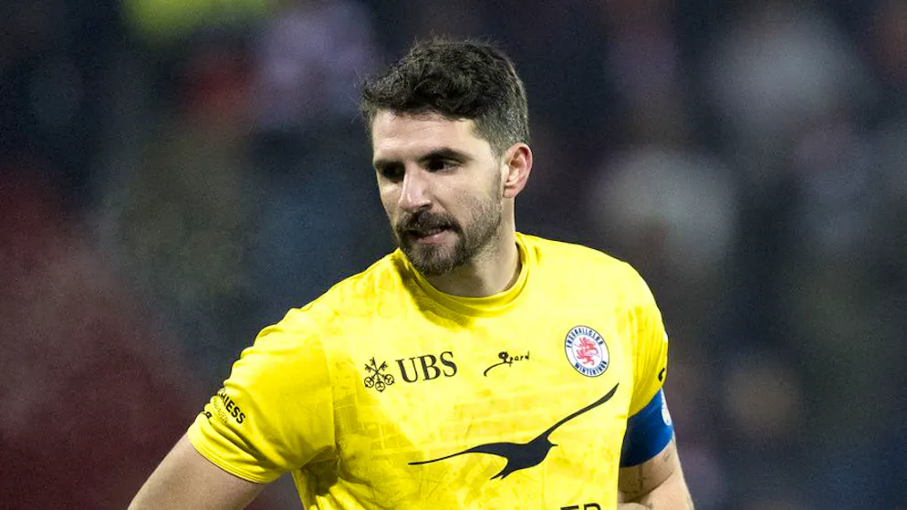 Noch kein Zu-Null-Spiel. Winti-Keeper Kapino hütet die Schiessbude der Liga