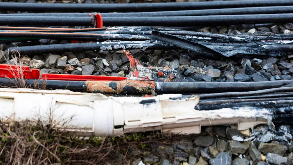 Les CFF ont dû reconnecter quelque 1000 fils après l'incendie des câbles.