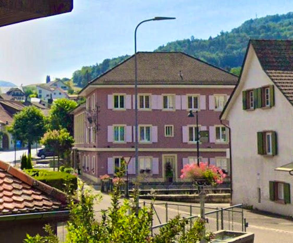 A dispute is raging over the Hirschen inn in Diegten BL. 