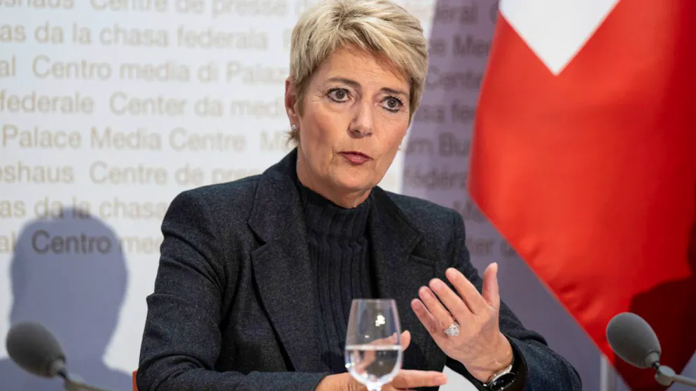Bundesrätin Karin Keller-Sutter hat eine Anzeige gegen Unbekannt wegen Beschimpfung und Verleumdung erstattet.