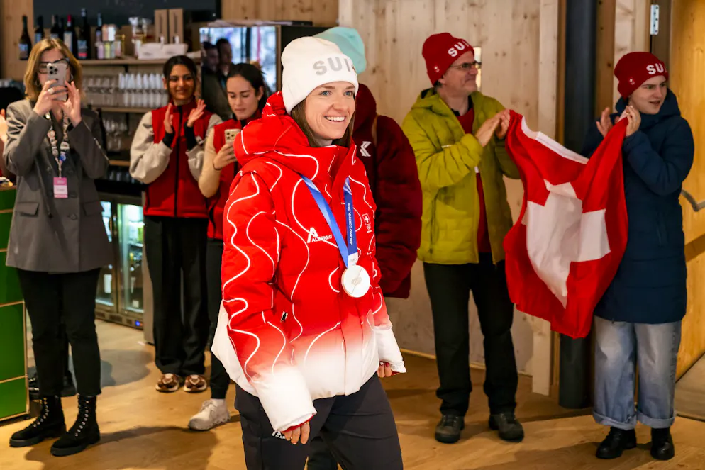 La medaglia d'argento al collo di Nadine Fähndrich.
