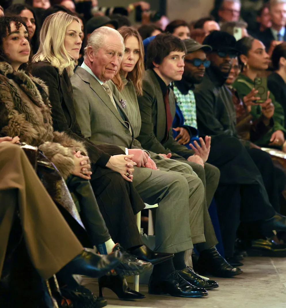 König Charles III geht nach seinem Statement zu seinem Bruder Andrew zur Tagesordnung über – hier auf der Fashion Week.