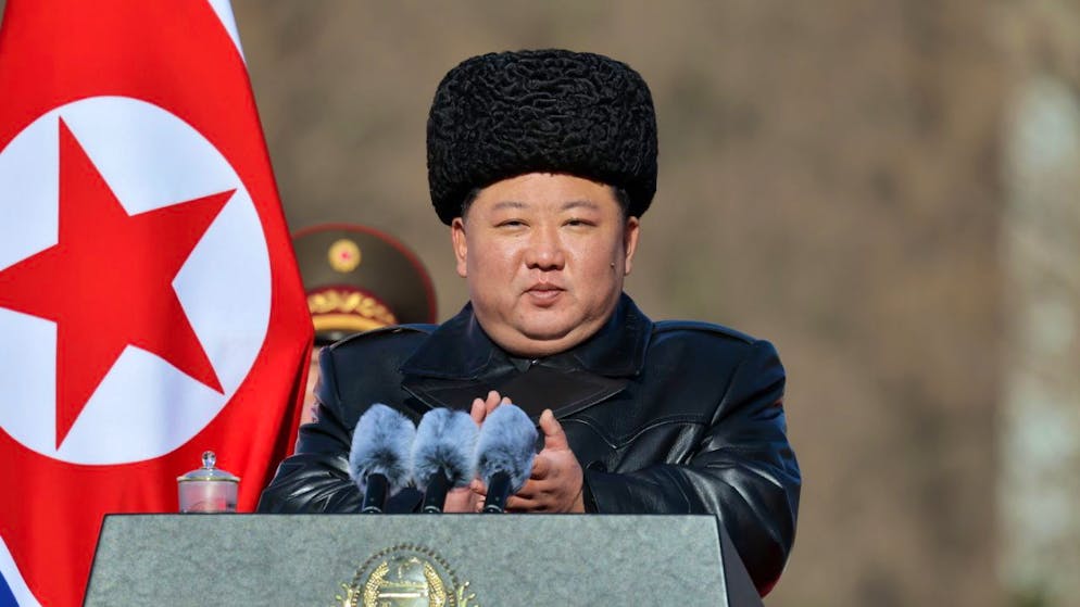 Tensione in aumento. La Corea del Nord svela un nuovo enorme lanciarazzi con capacità nucleare