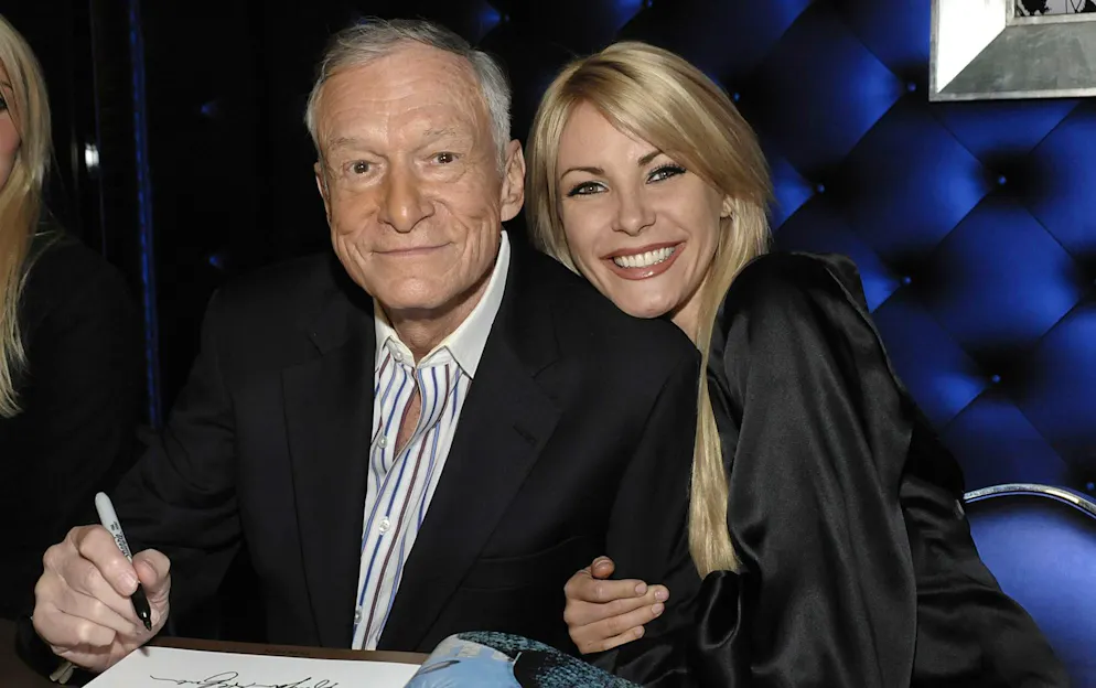 Hugh Hefner und seine spätere Gattin Crystal Harris 2009 in Beverly Hills, Kalifornien.