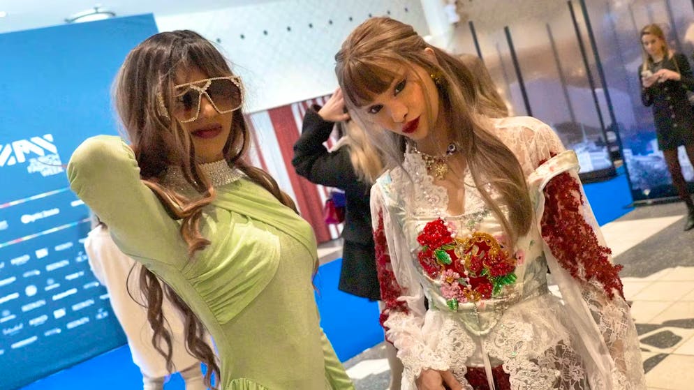 « Je fais ce qui me plaît ». Zurich Fashion Week – voici les looks des invités les plus marquants