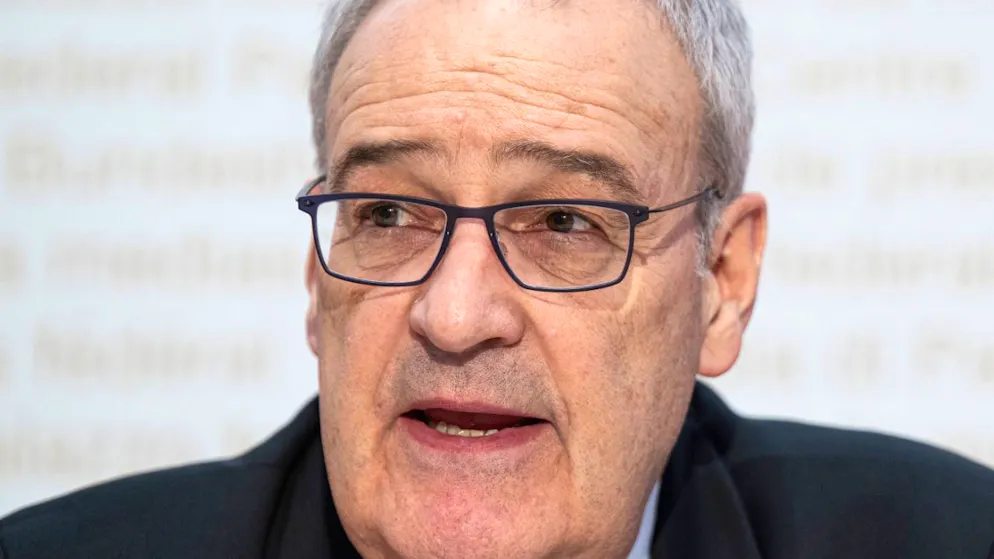 Bundespräsident Guy Parmelin traf in Sitten Opfer und Angehörige der Brandkatastrophe.